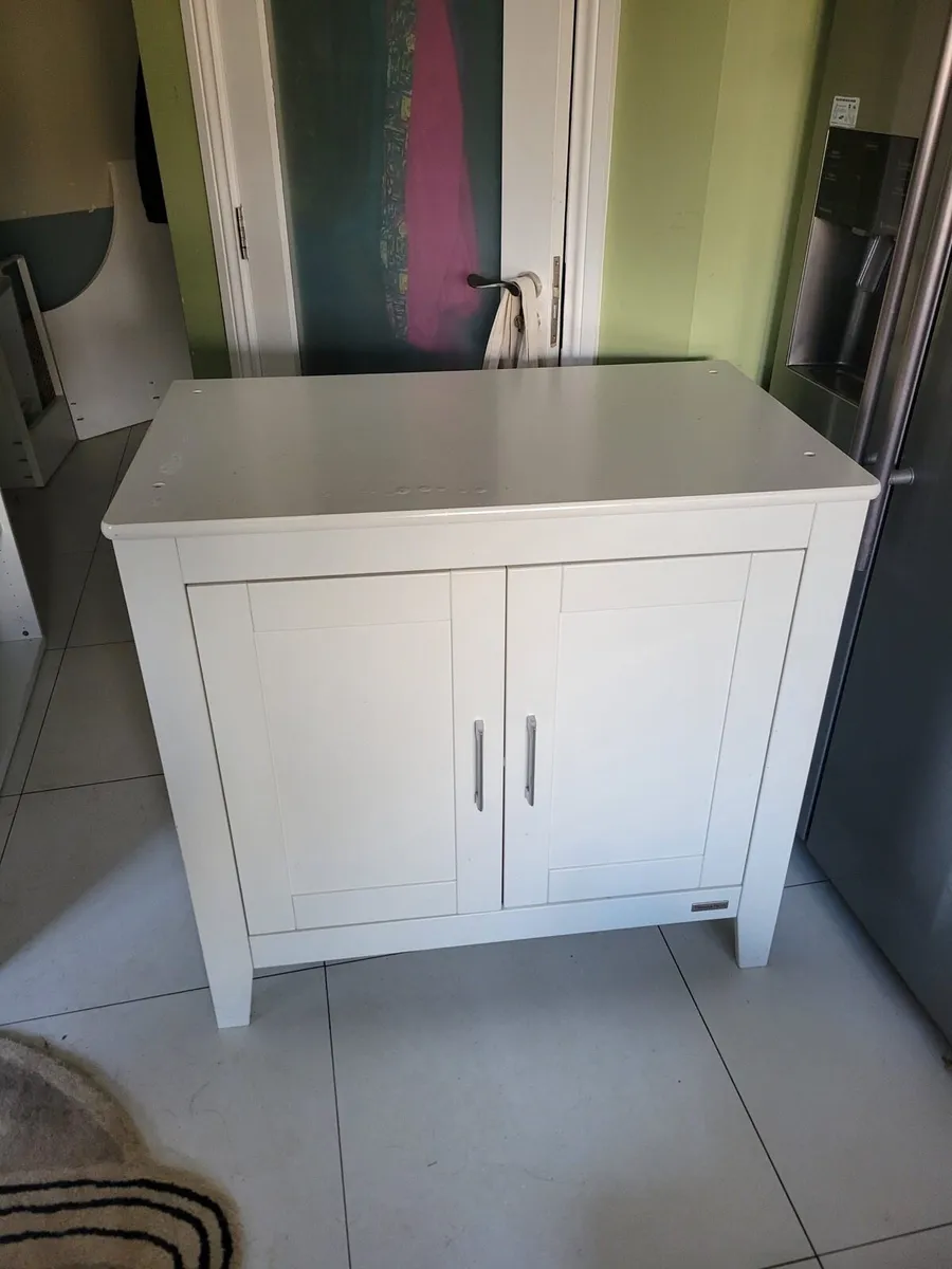 Small cabinet - Image 1