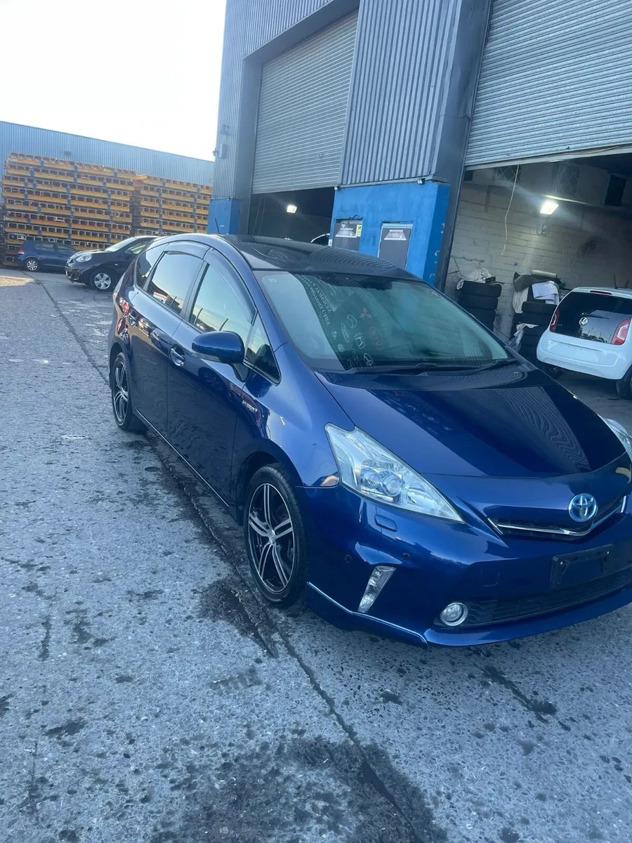 2012 Toyota Prius Hybrid Auto / 7 seater - Image 1