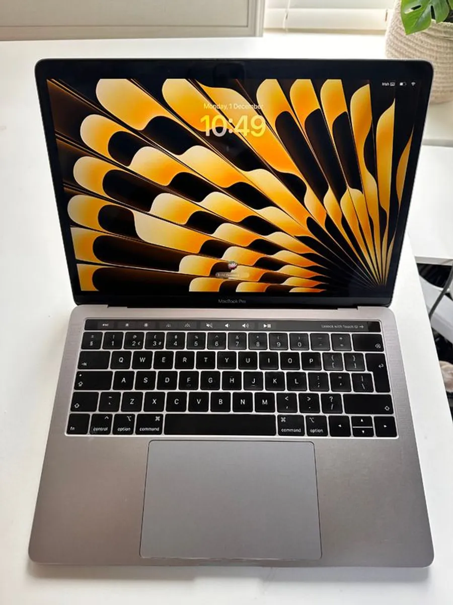 MacBook Pro 13" 2019 - Image 2