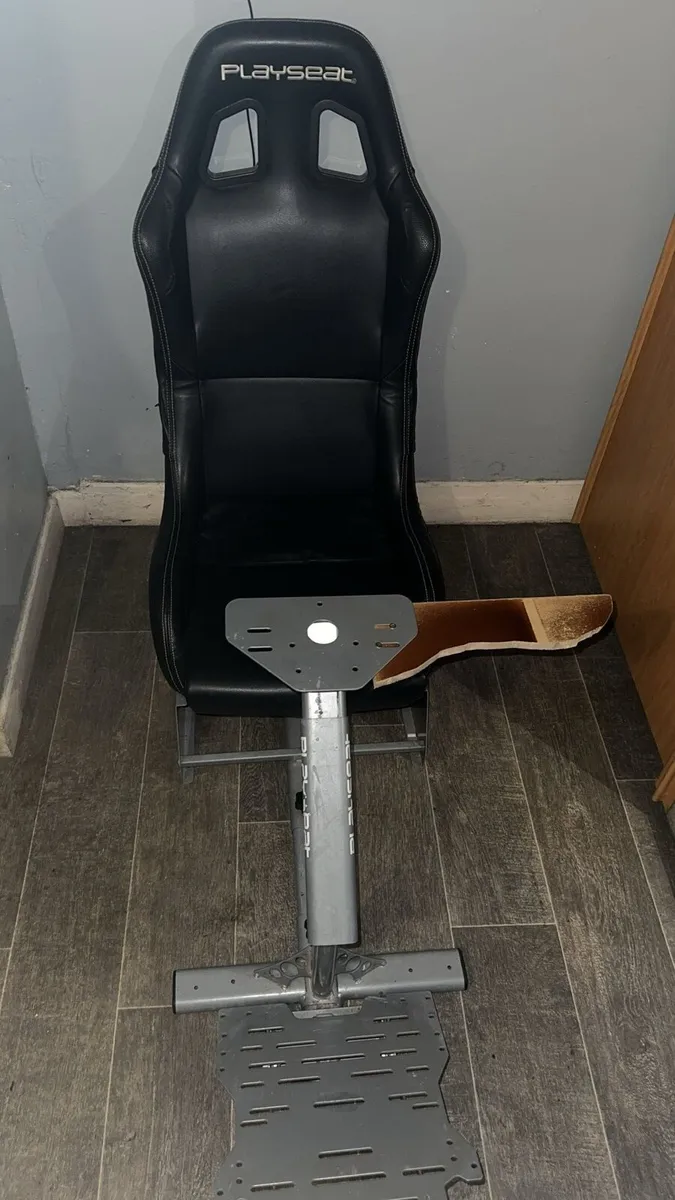 Playseat steering wheel chair and stand - Image 2