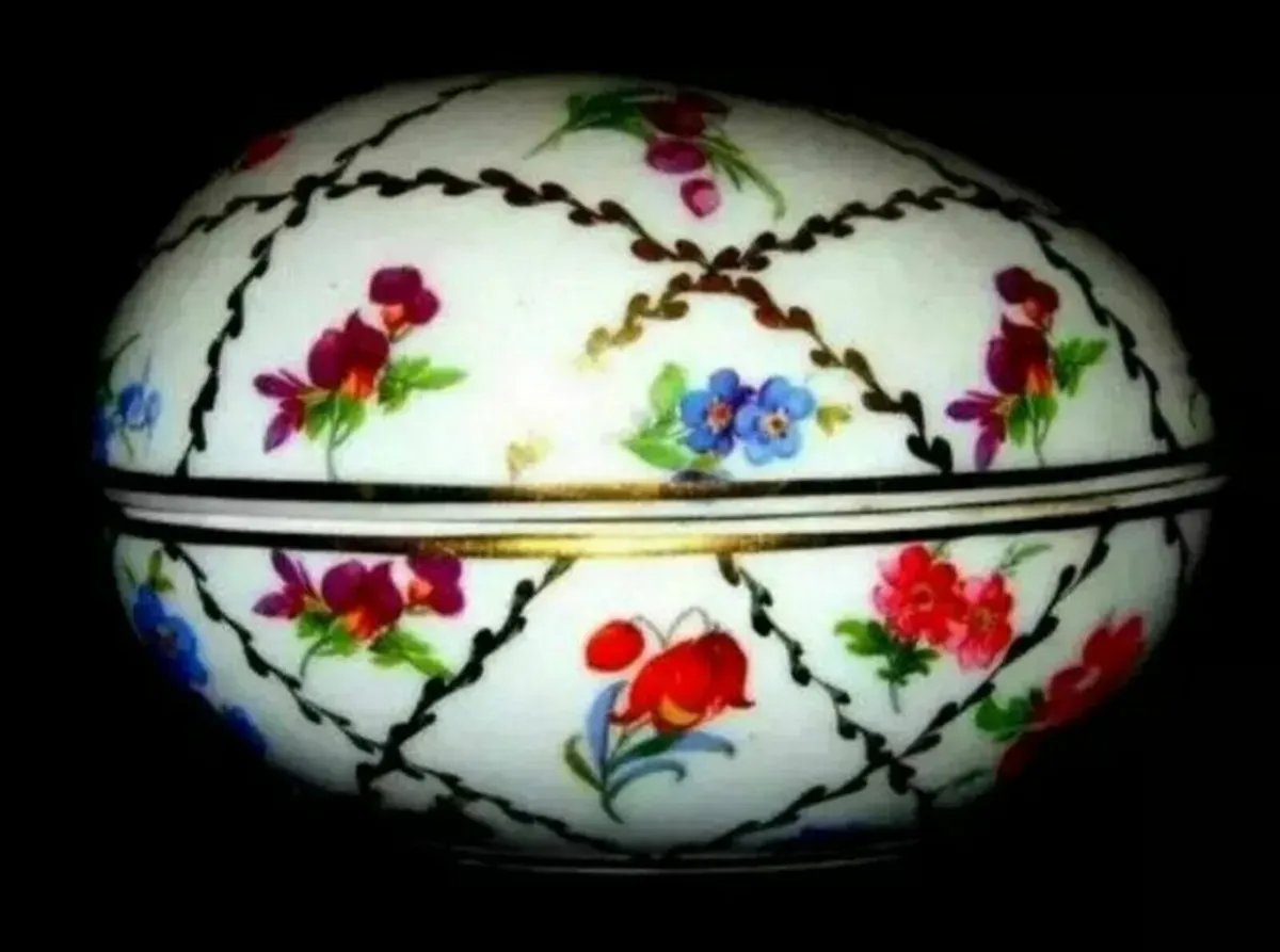 Vintage Porcelain Egg Trinket Box - Image 3