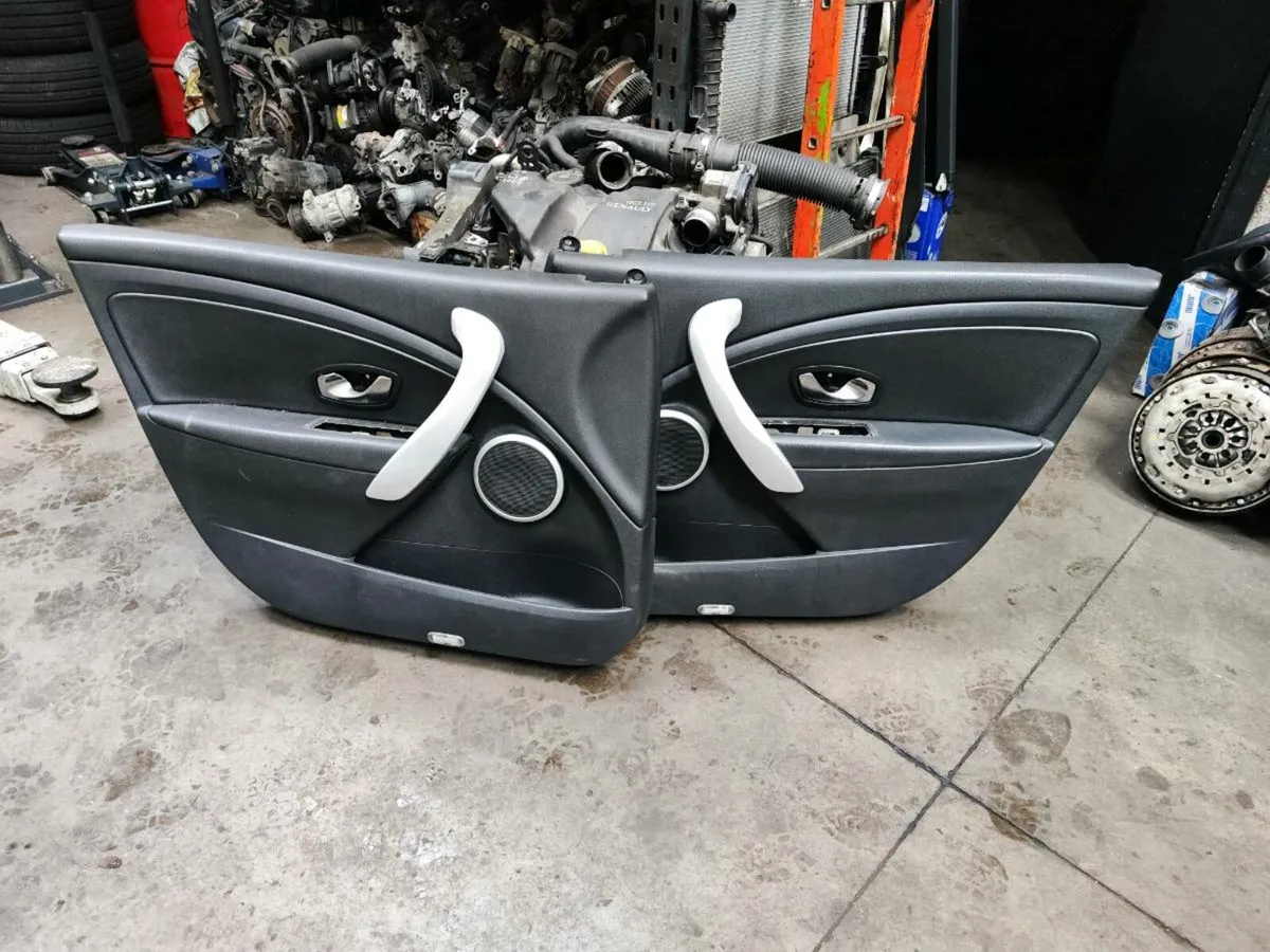 Renault Fluence Front door panel trim with handle - Image 1