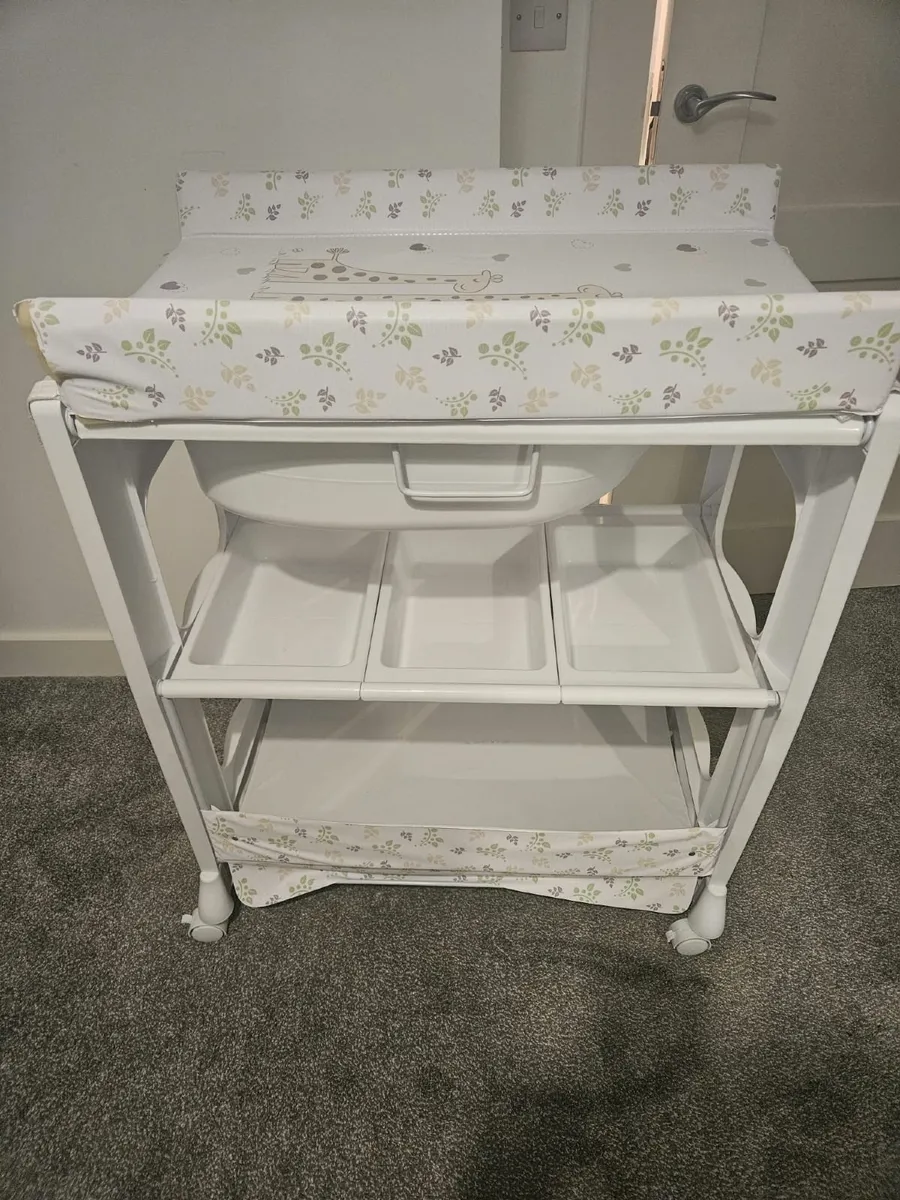 ***FREE***Baby Changing Unit + Bath - Image 1