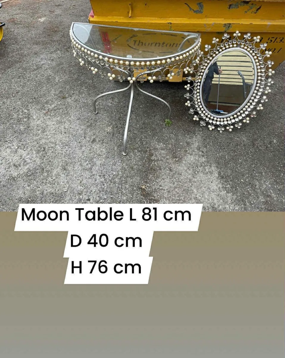 Moon table + mirror set €50