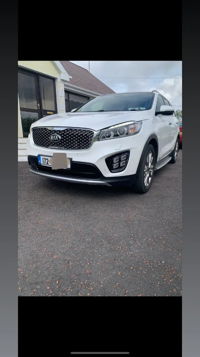 Kia Sorento Platinum 4x4 **LOW MILES** - Image 1