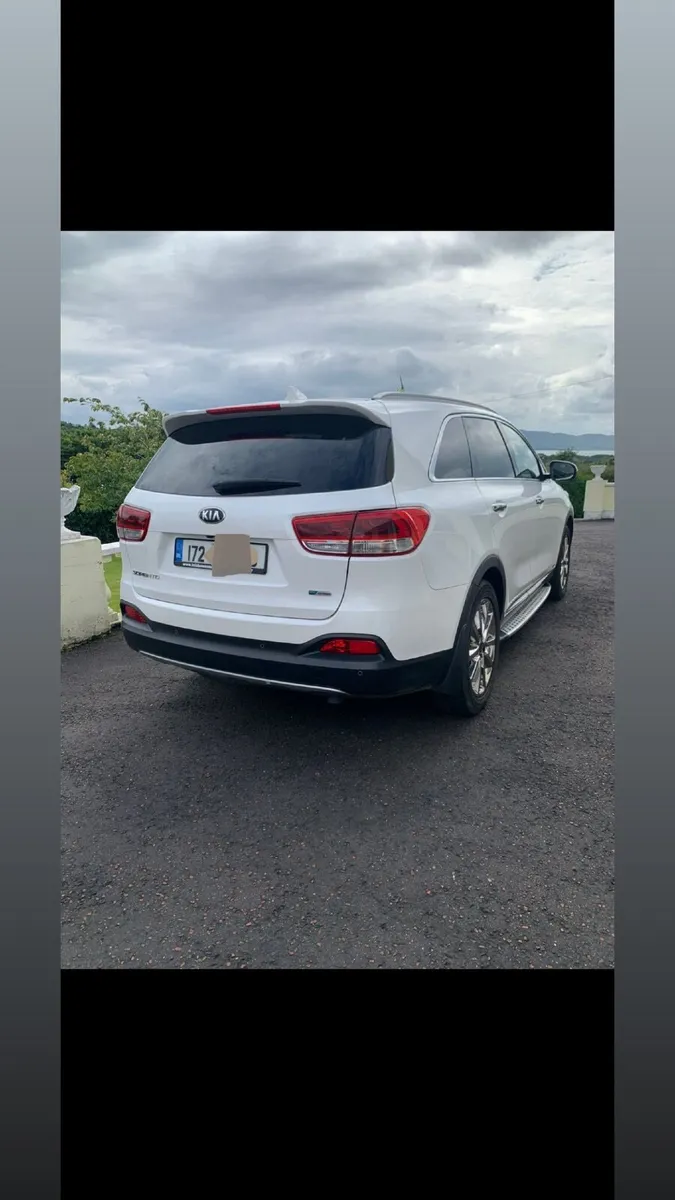Kia Sorento Platinum 4x4 **LOW MILES** - Image 3