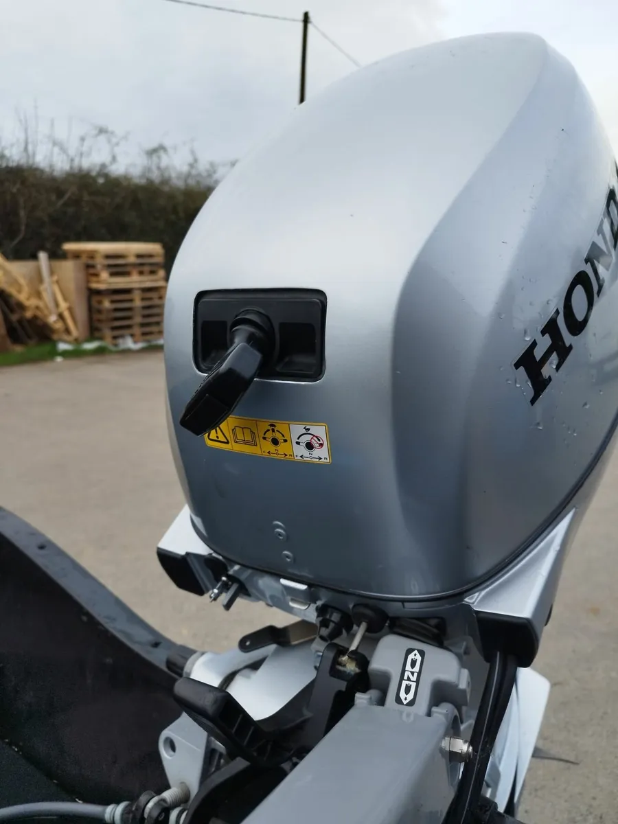 Boat for fishing - Image 1