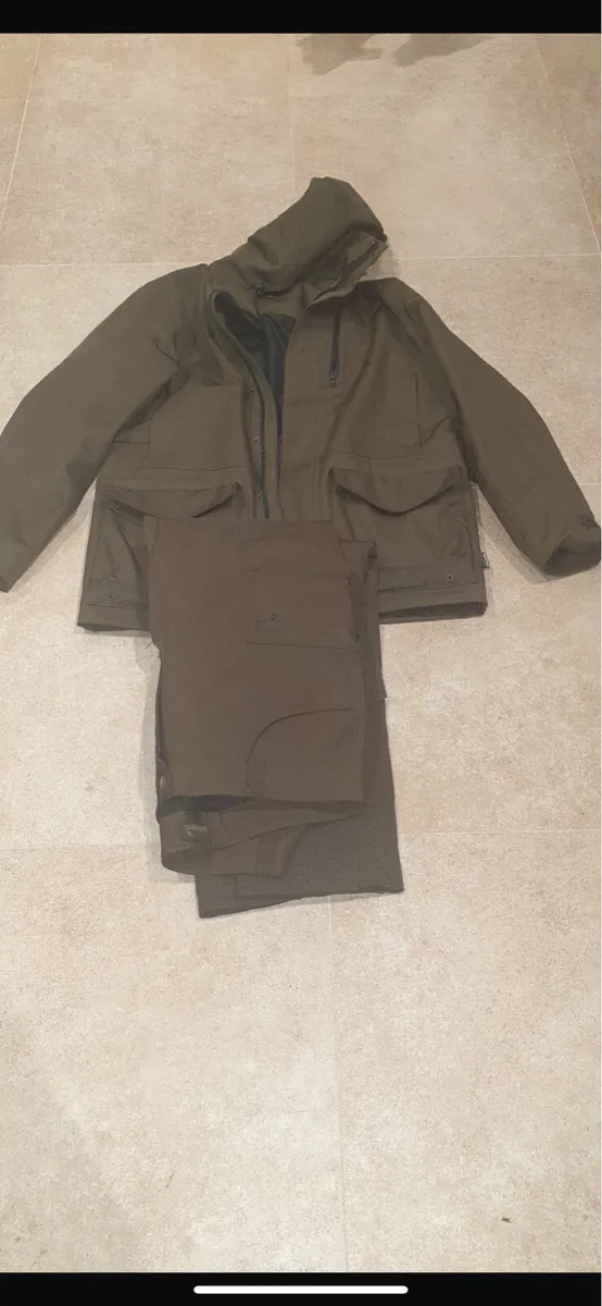 Hunting gear - Image 1