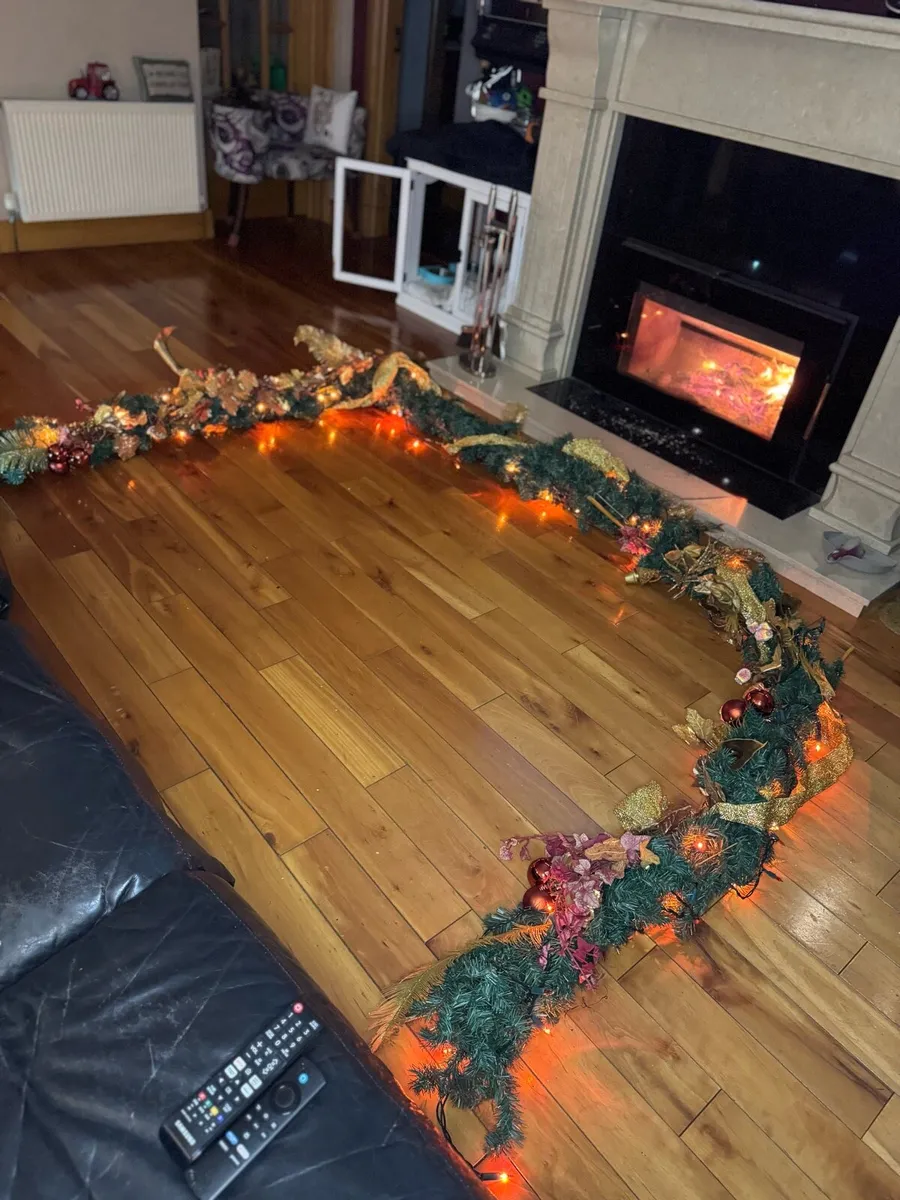 Christmas lighted garland decoration - Image 1