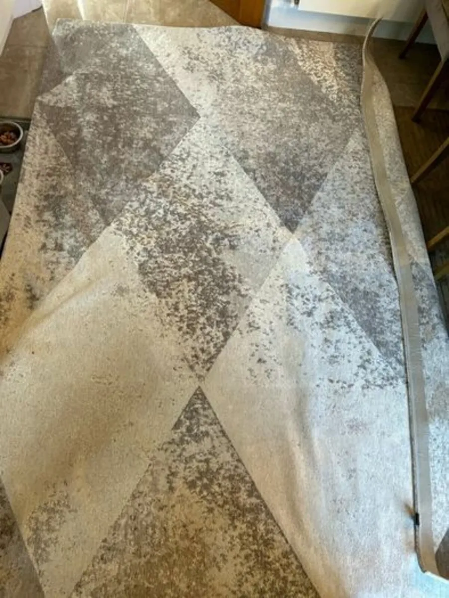 Christian Fischbacher Large Rug 200x280 Brand New - Image 1