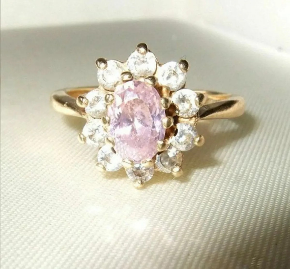Vintage 9ct Gold Hallmarked Pink/White Cluster - Image 1