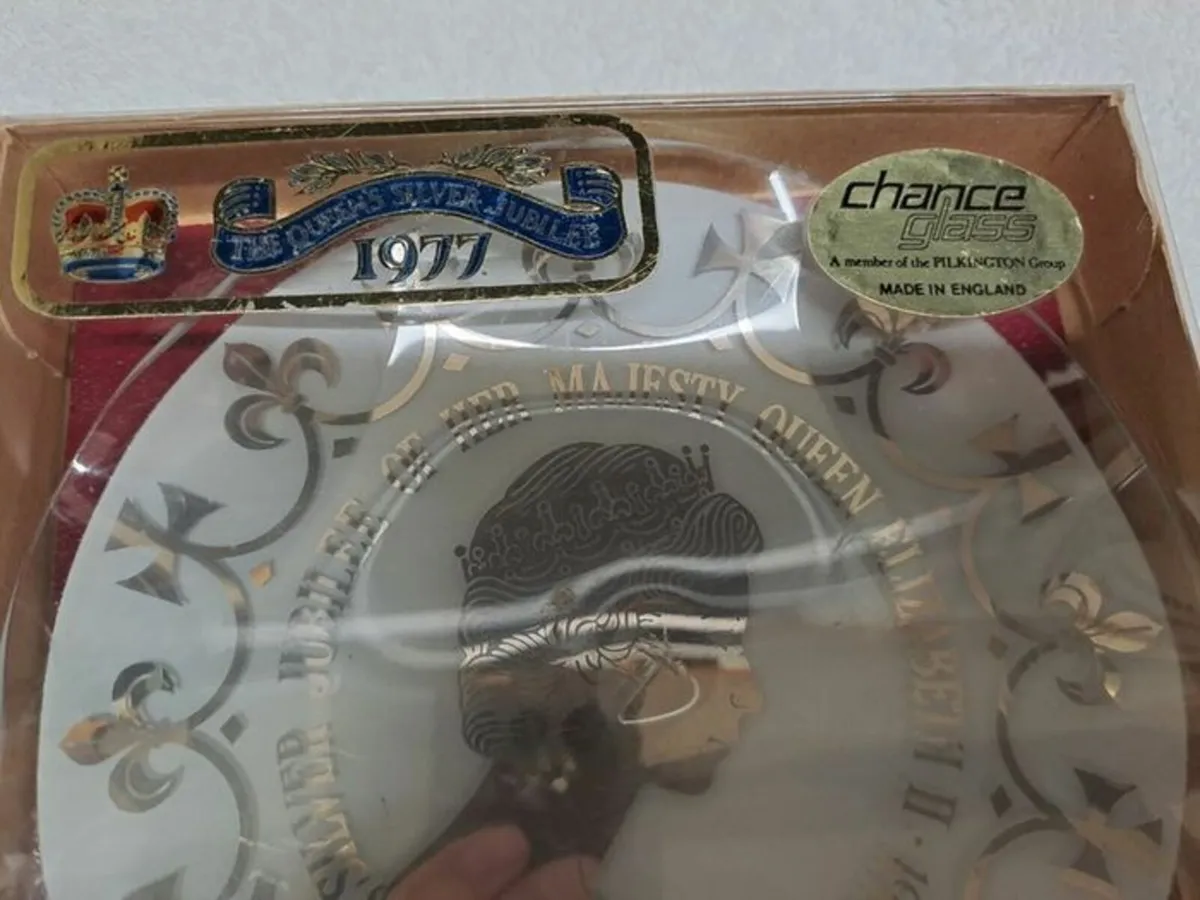 Vintage Queen Elizabeth Silver jubilee pin dish - Image 2