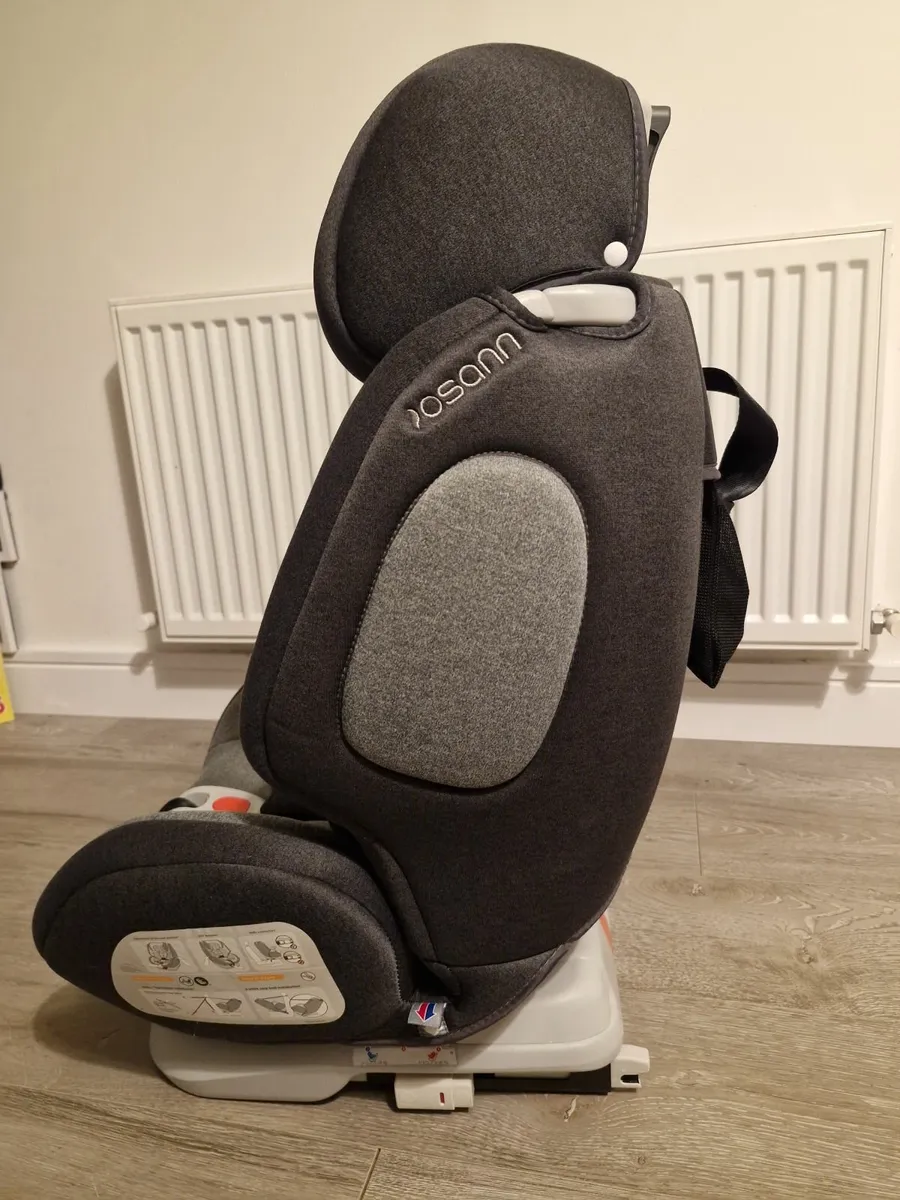 Childrens carseat - Image 2