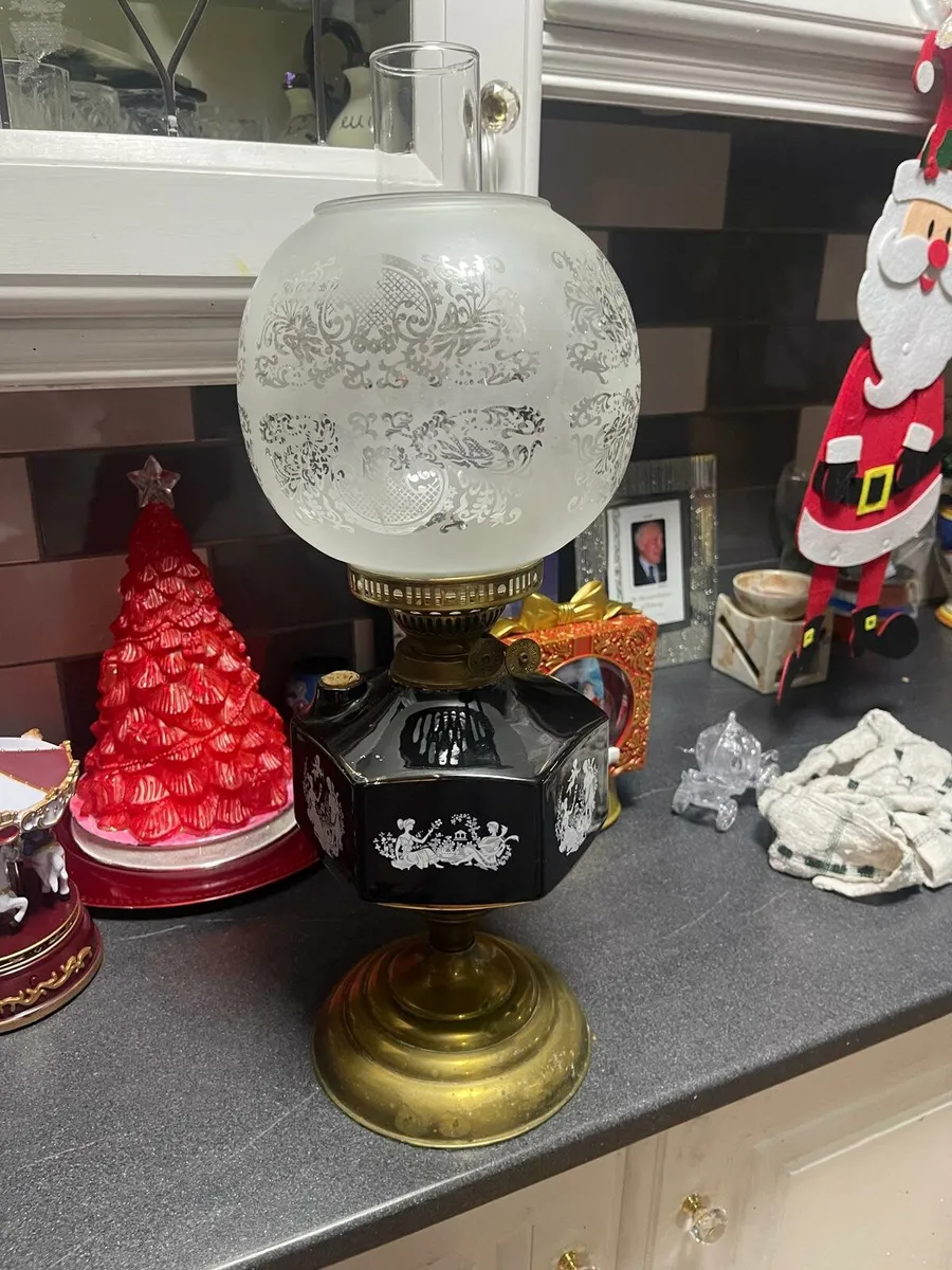 Victorian oil lamp - Image 1