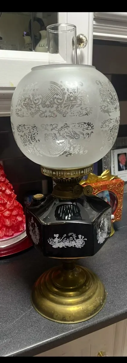 Victorian oil lamp - Image 4