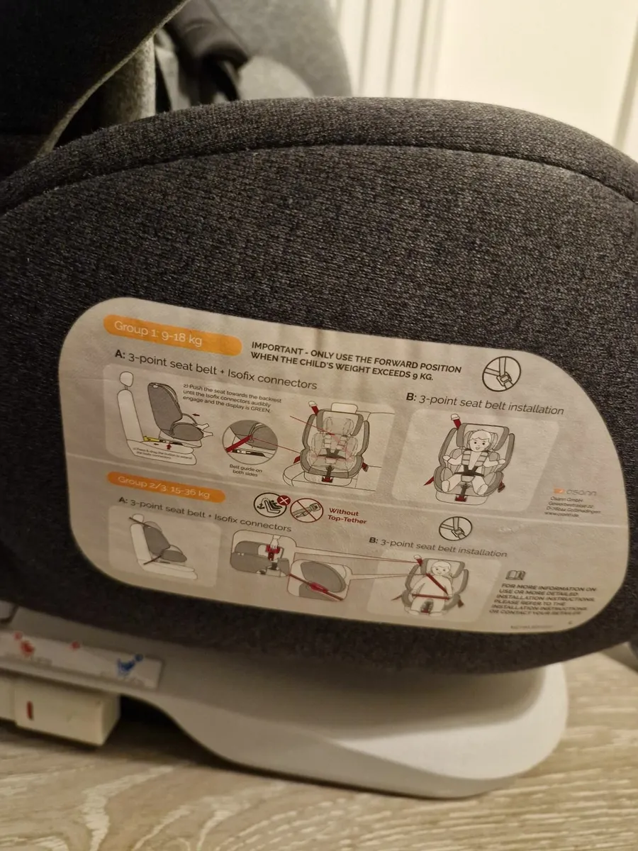 Childrens carseat - Image 4