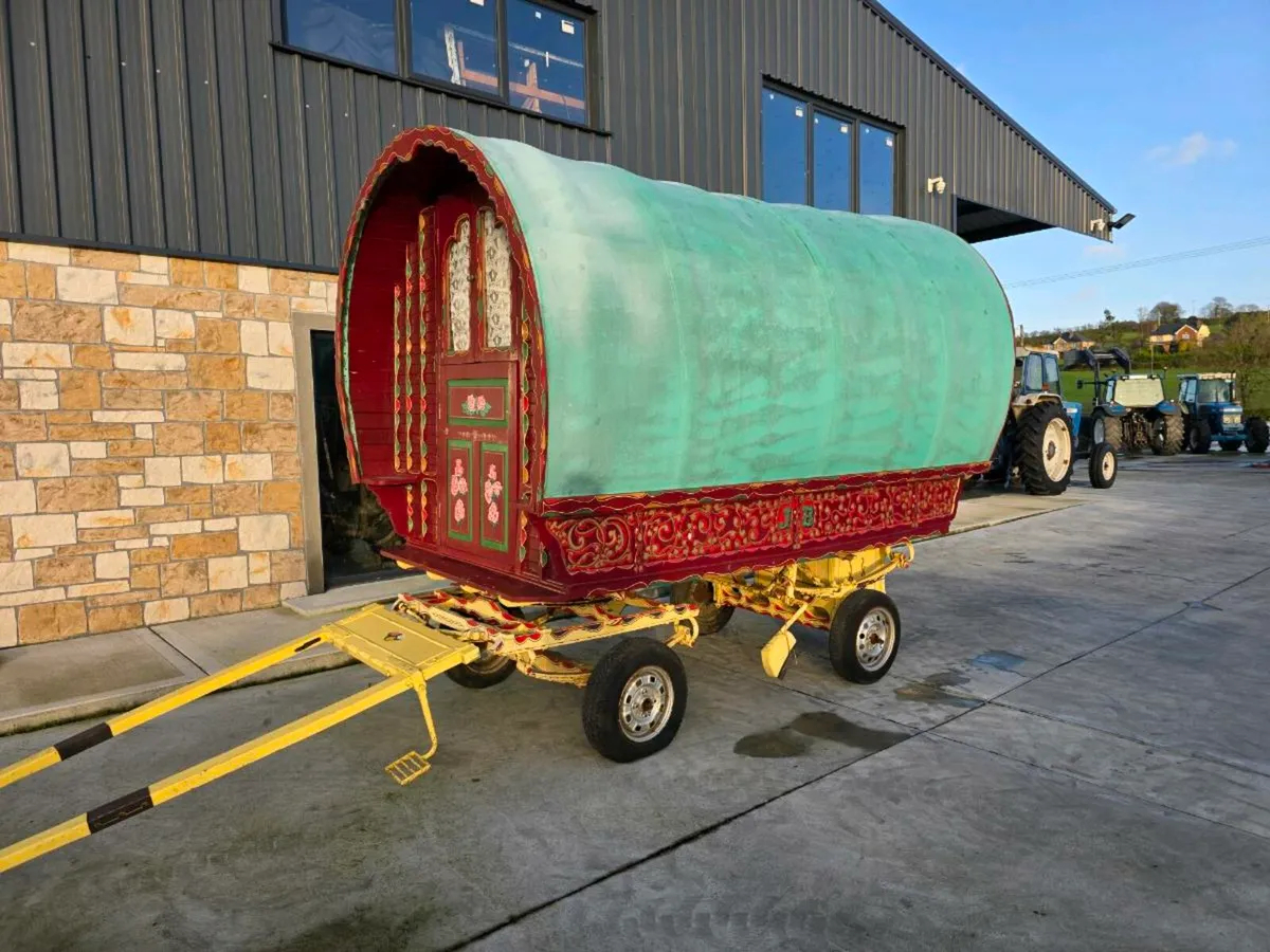 Gypsy Caravan and shepards hut glamping - Image 1