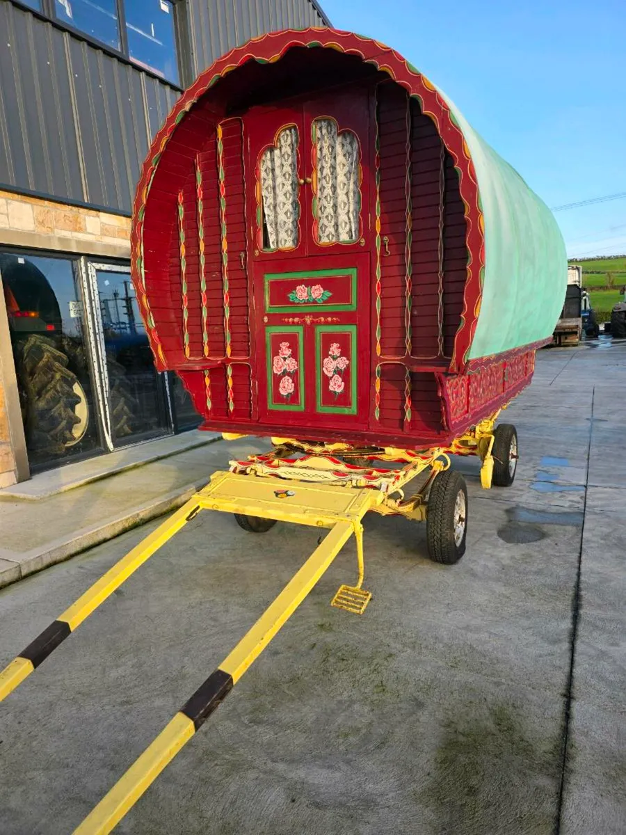 Gypsy Caravan and shepards hut glamping - Image 2