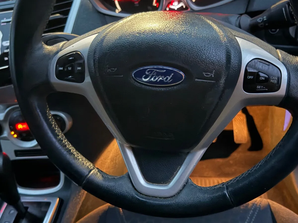 Ford Fiesta 2011 - Image 3
