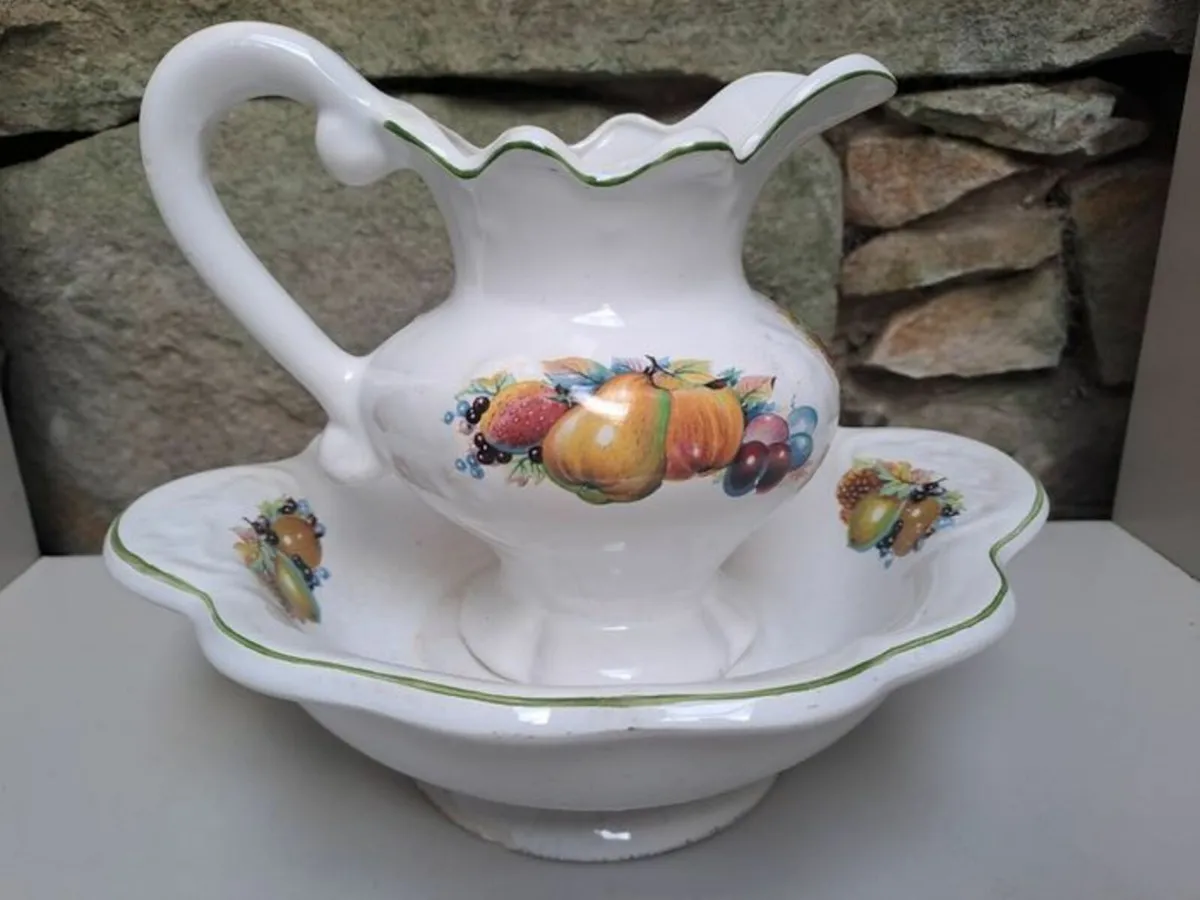 Vintage fruit jug and bowl - Image 1