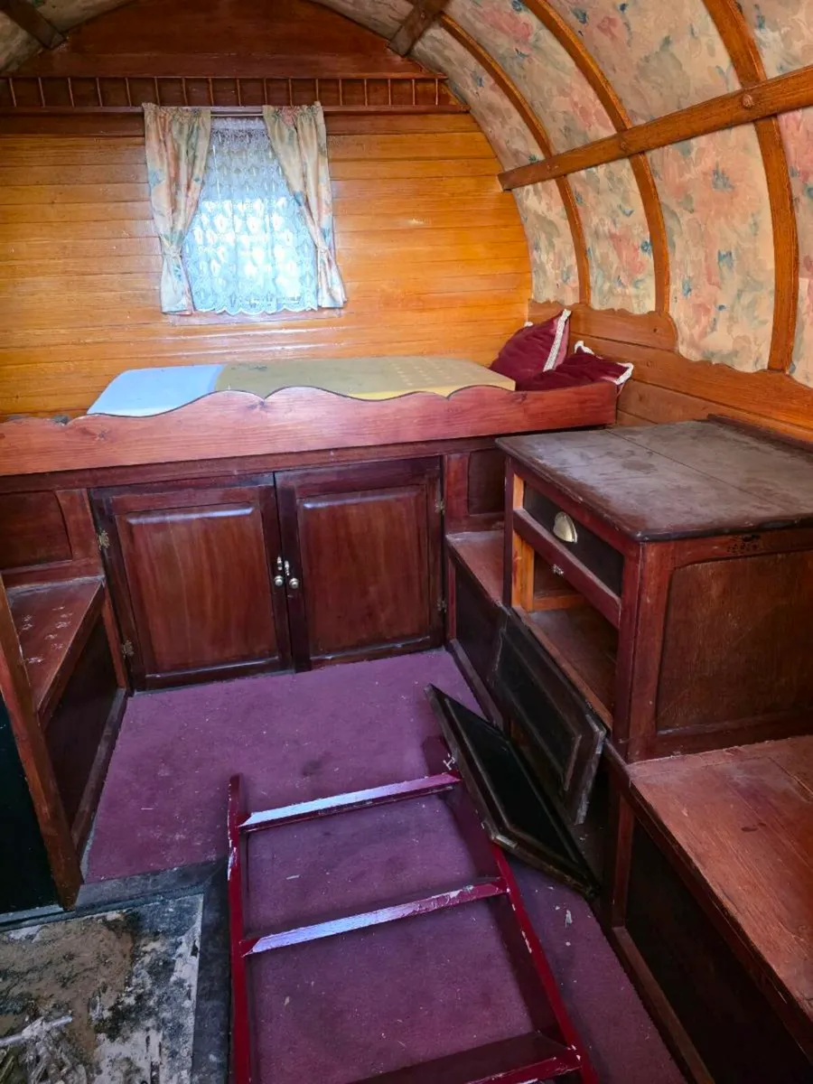 Gypsy Caravan and shepards hut glamping - Image 3