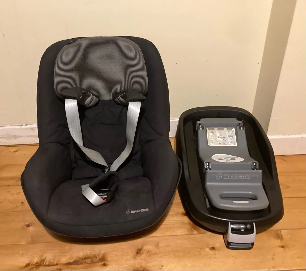 Maxi-Cosi Car Seat + FamilyFix ISOFIX Base - Image 1