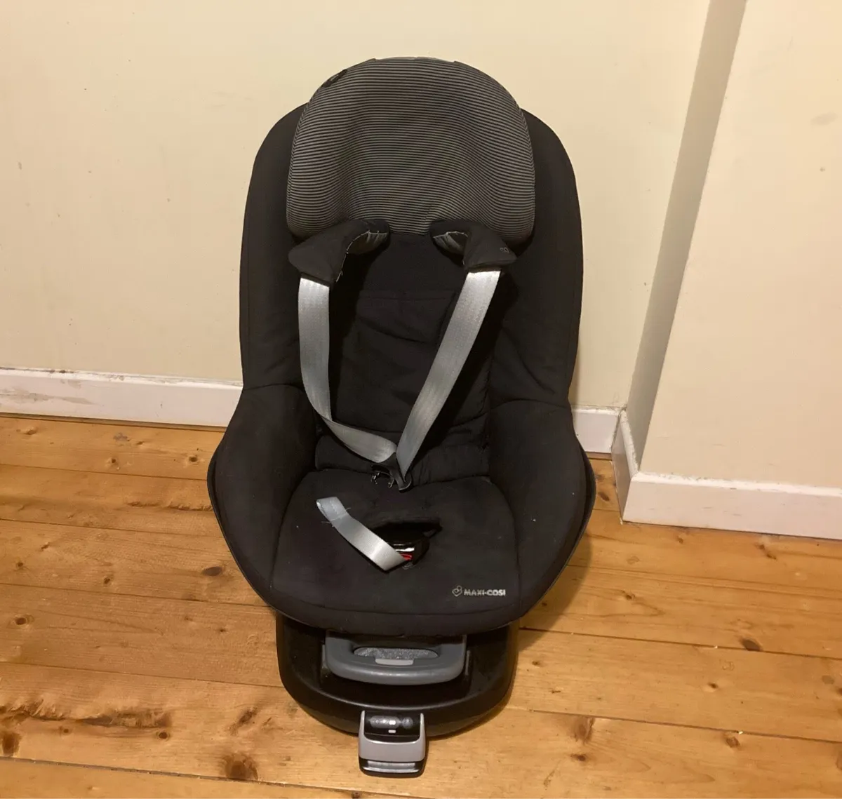 Maxi-Cosi Car Seat + FamilyFix ISOFIX Base - Image 2