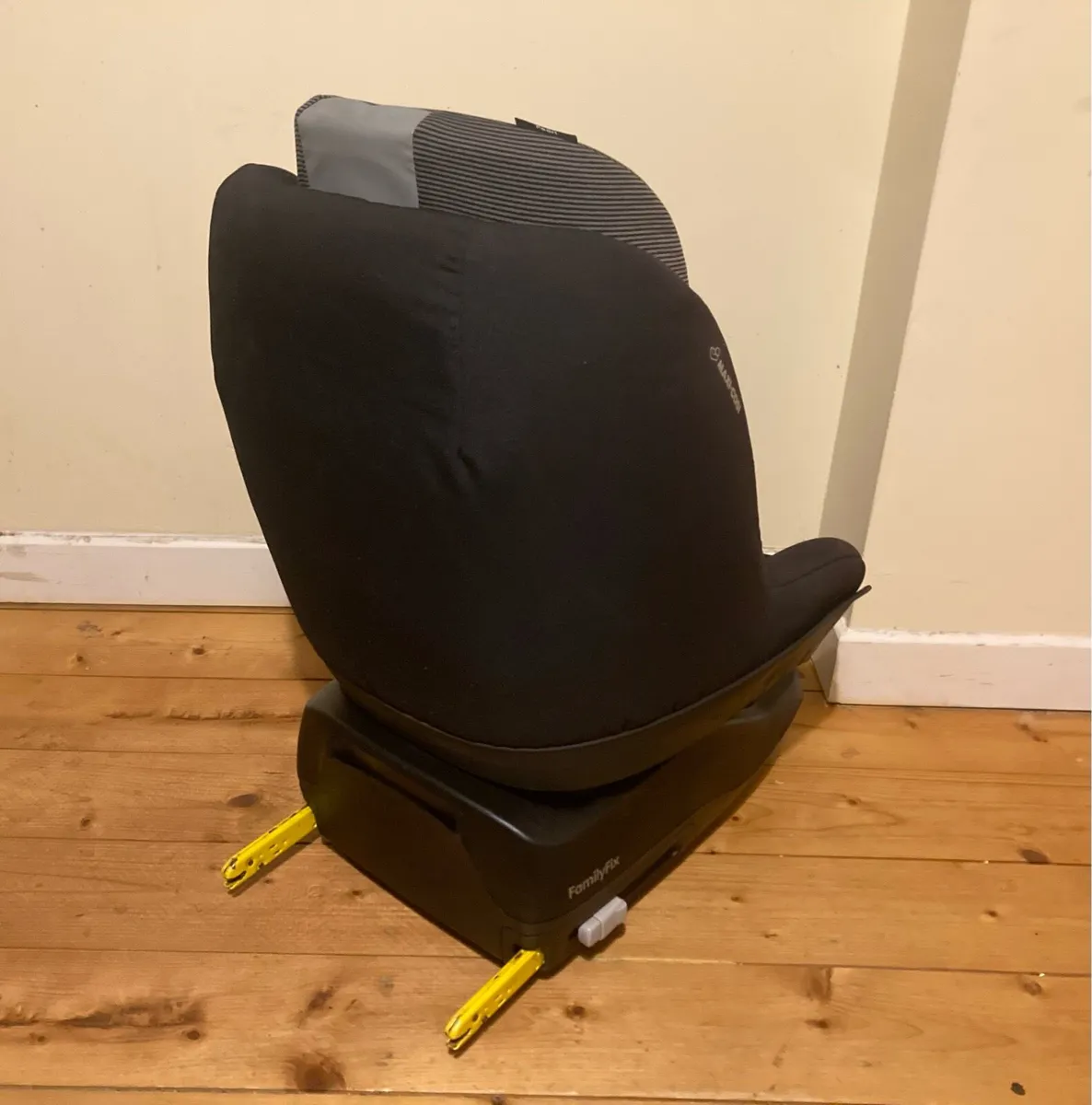 Maxi-Cosi Car Seat + FamilyFix ISOFIX Base - Image 4