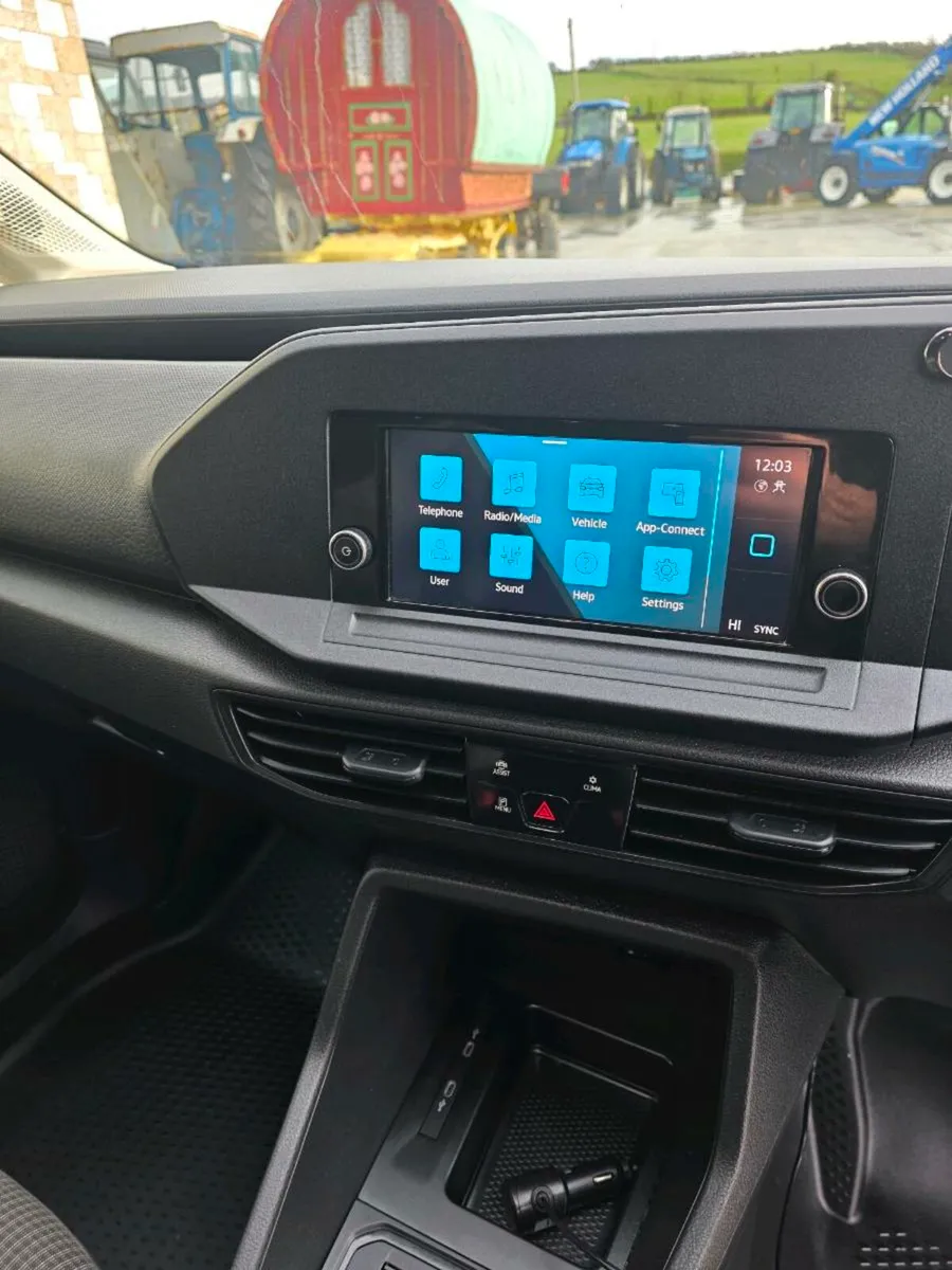 Volkswagon Caddy 2.0L auto 231 reg - Image 4