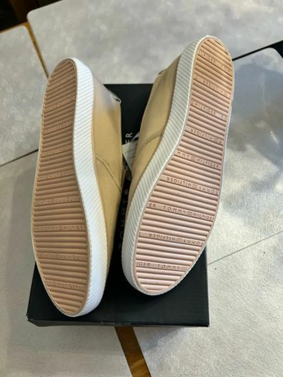 Tommy Hilfiger womens canvas shoes 7.5UK 42EU - Image 4