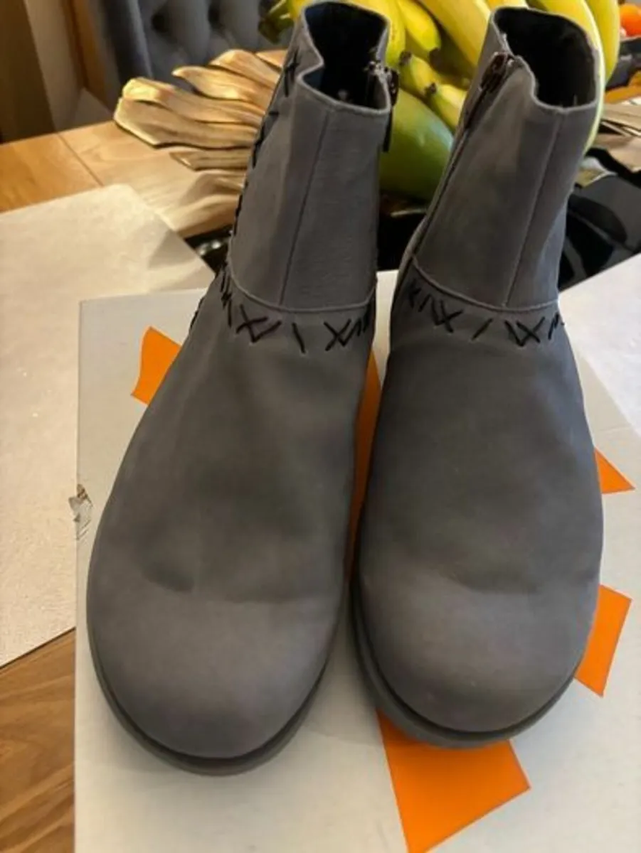 ART full leather flat boots 7uk 41eu NEW in Box - Image 2