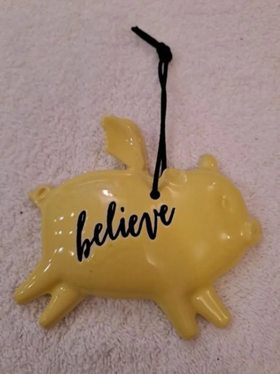 Yellow hanging plaque - Image 1