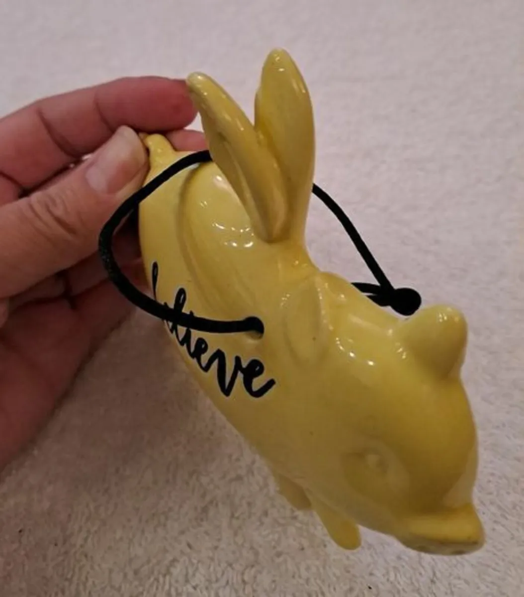 Yellow hanging plaque - Image 3