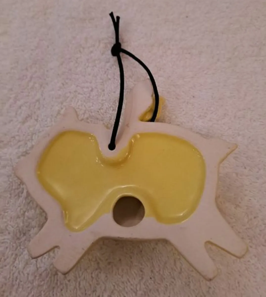 Yellow hanging plaque - Image 4