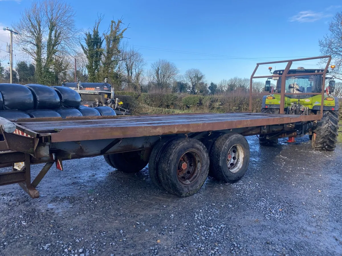 Bale trailer - Image 1