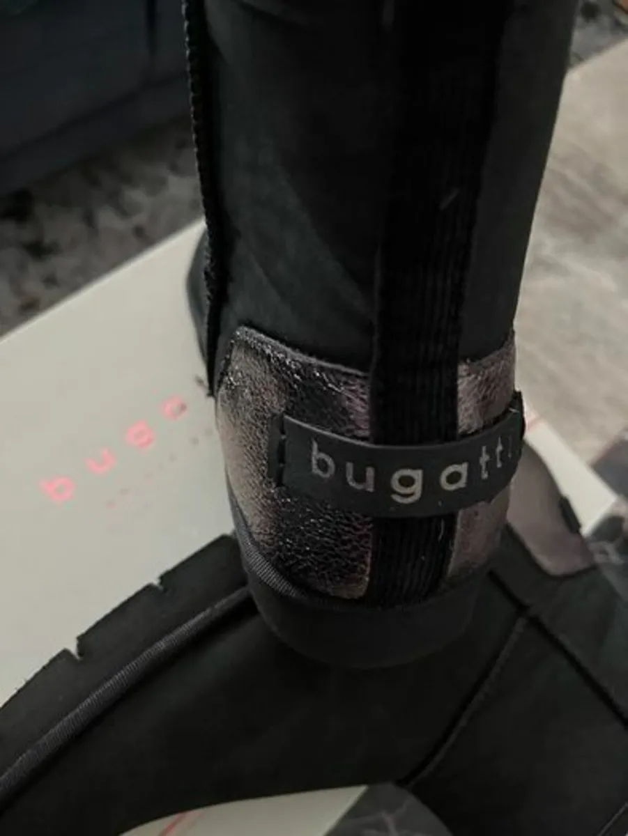 Bugatti flat boots women's size 6.5 uk 40 eu New - Image 1