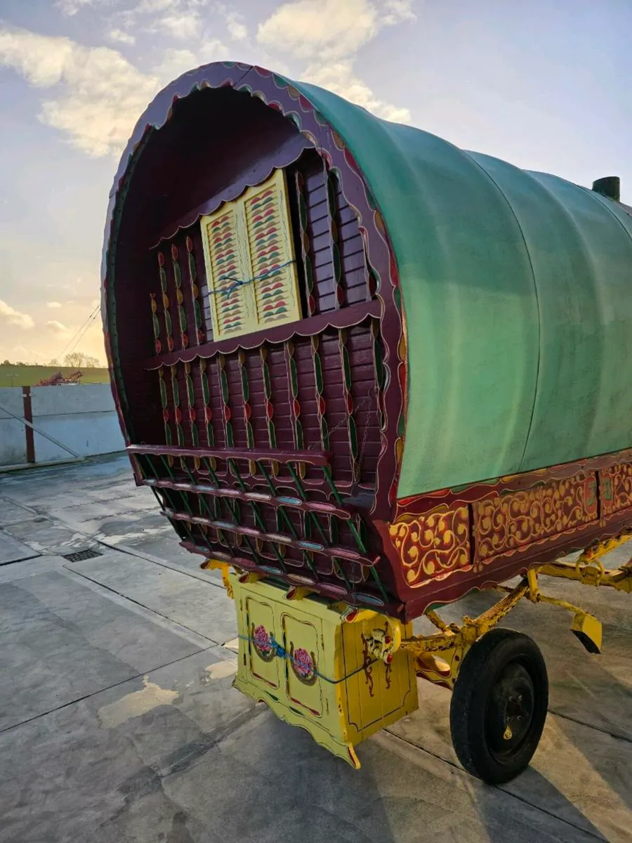 Gypsy Caravan and shepards hut glamping - Image 4