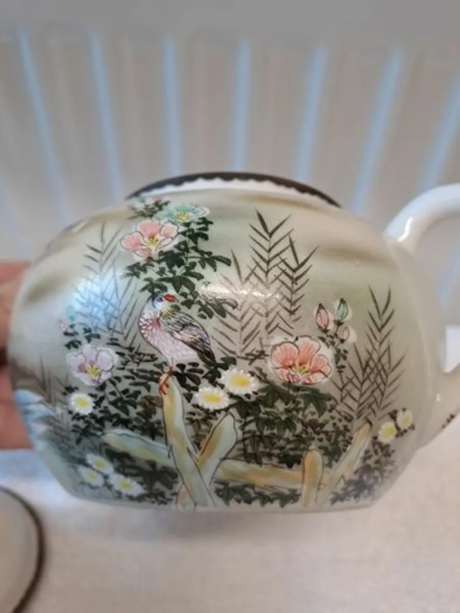 Kutani Japanese scene bowl with lid - Image 3