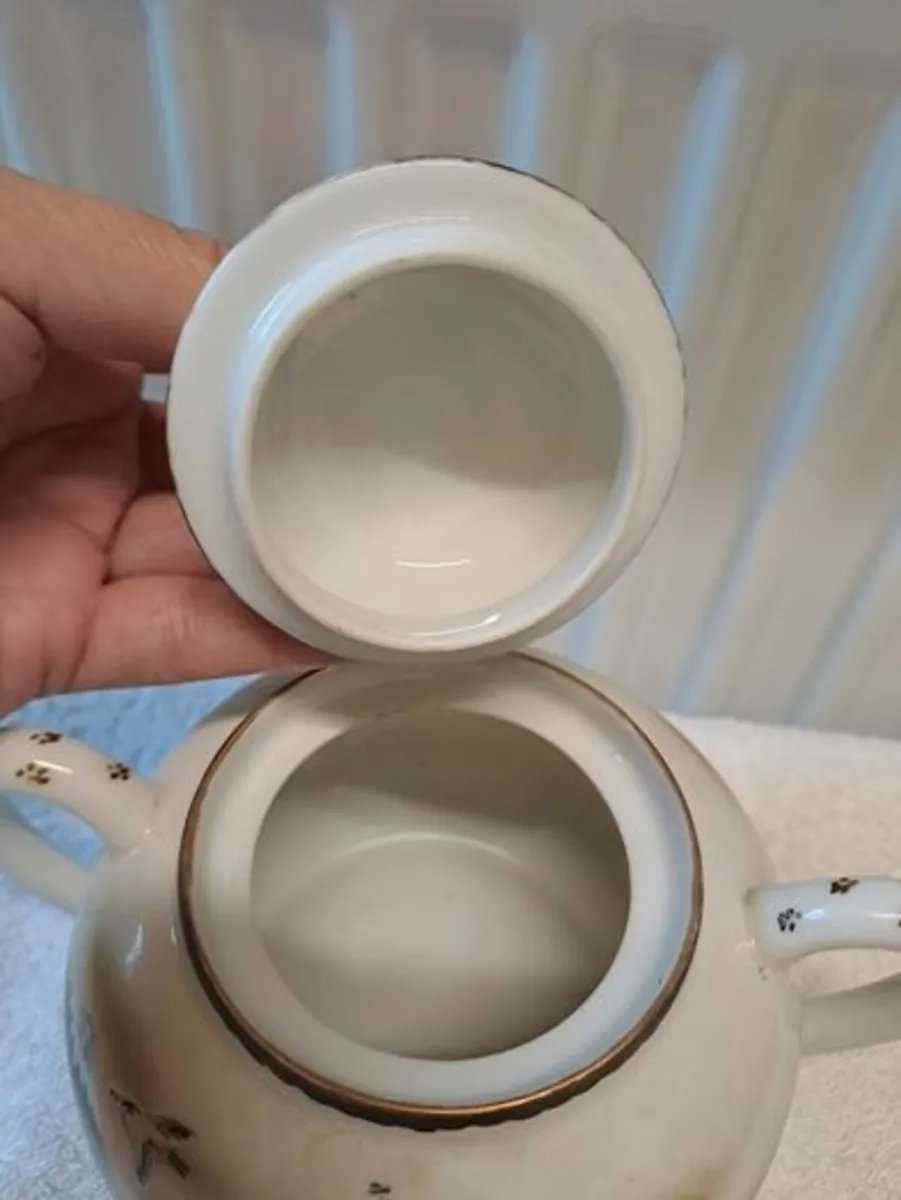 Kutani Japanese scene bowl with lid - Image 4