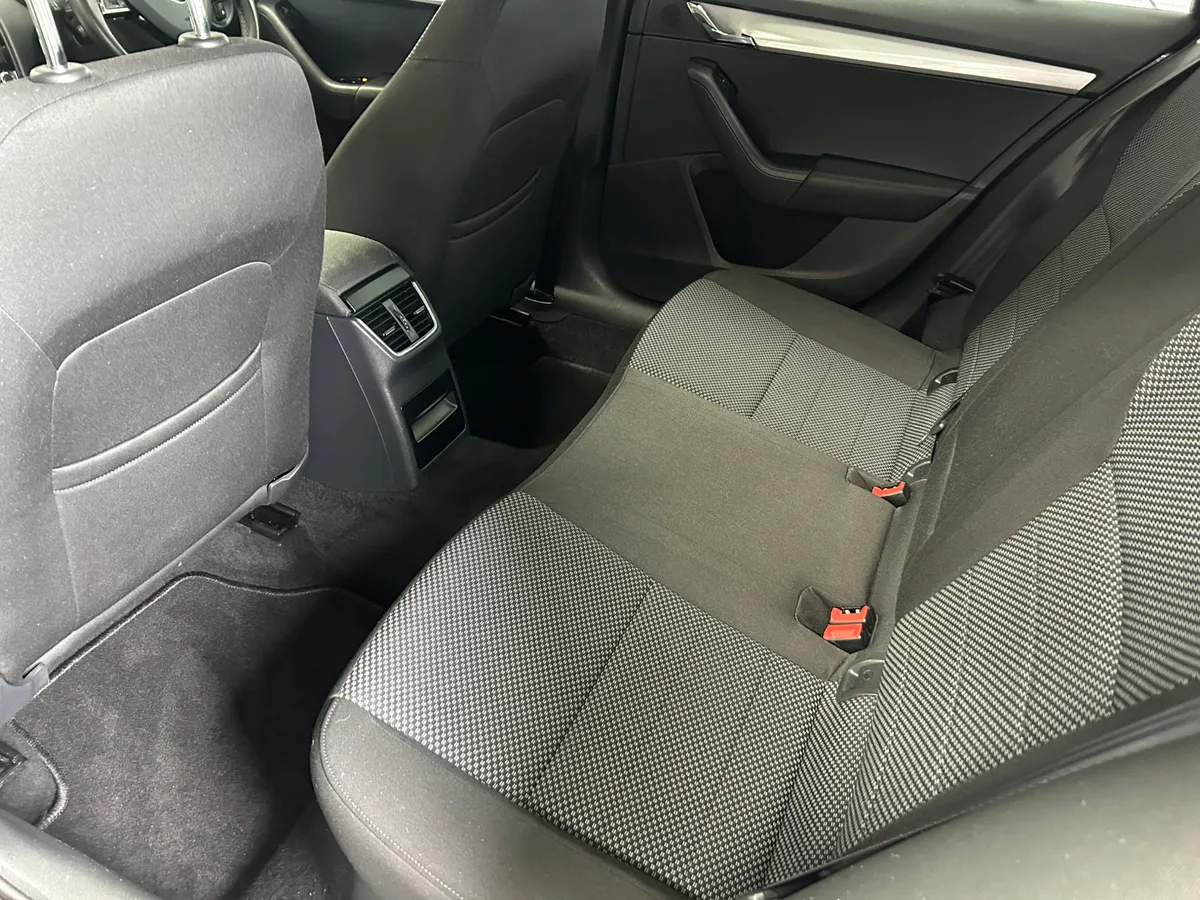 2016 Skoda Octavia Estate - Image 2