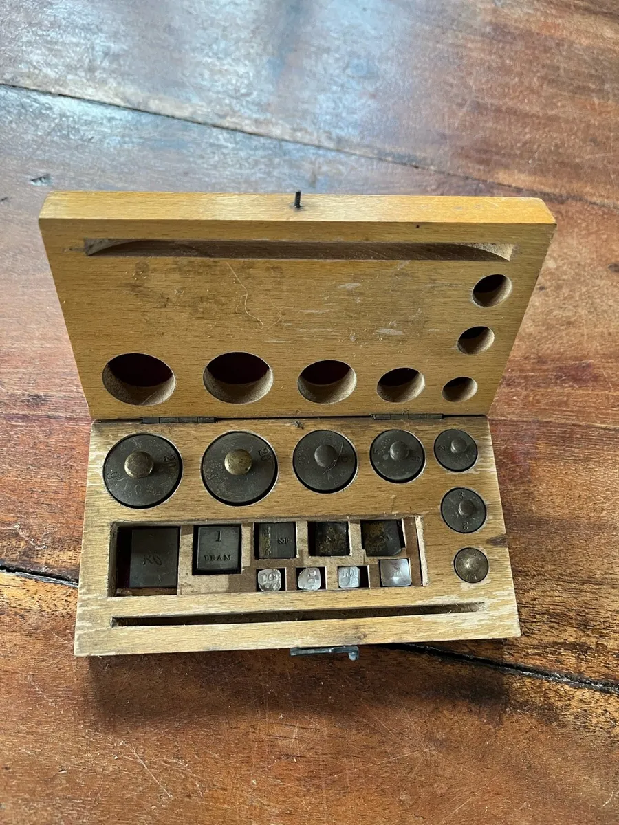 Cased Apothecary Weights - Image 1