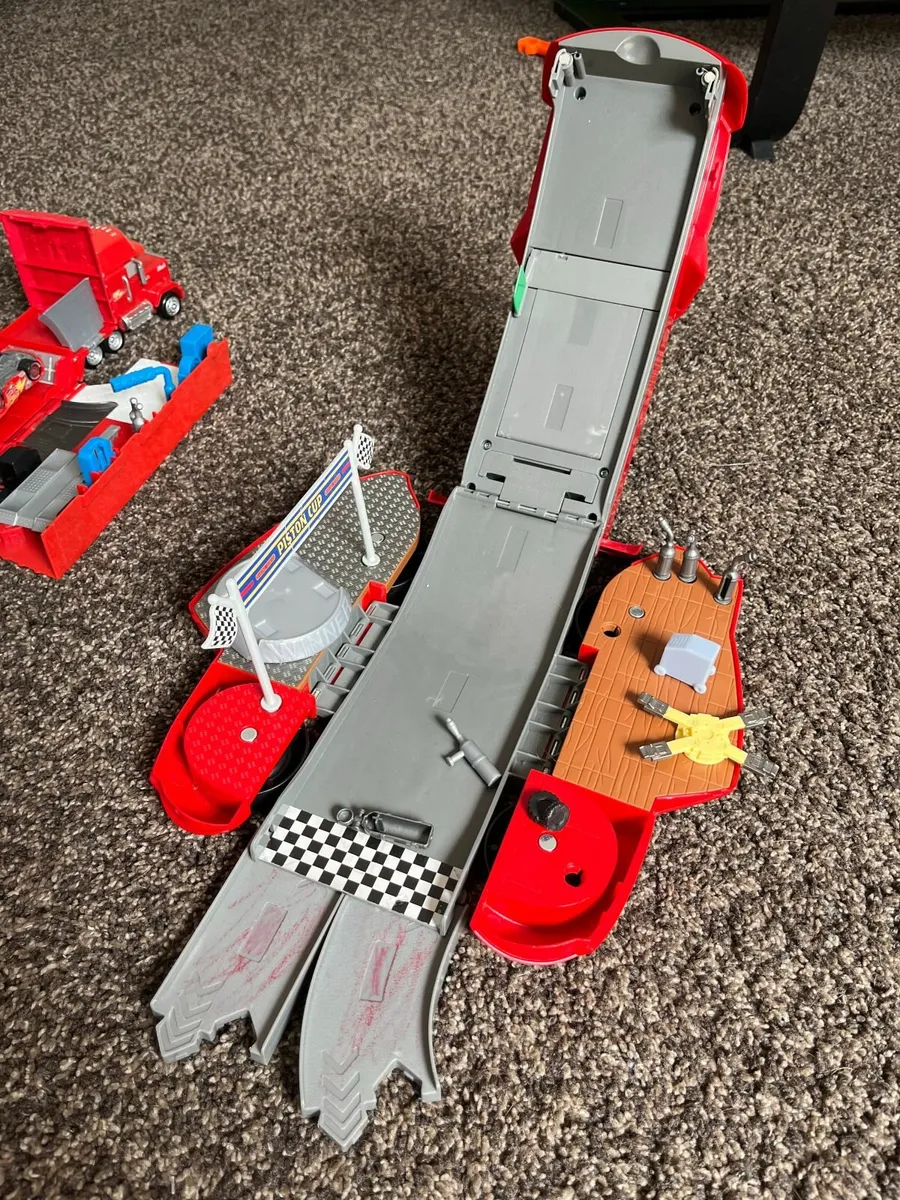 Disney Cars/Lightning McQueen Toys - Image 2