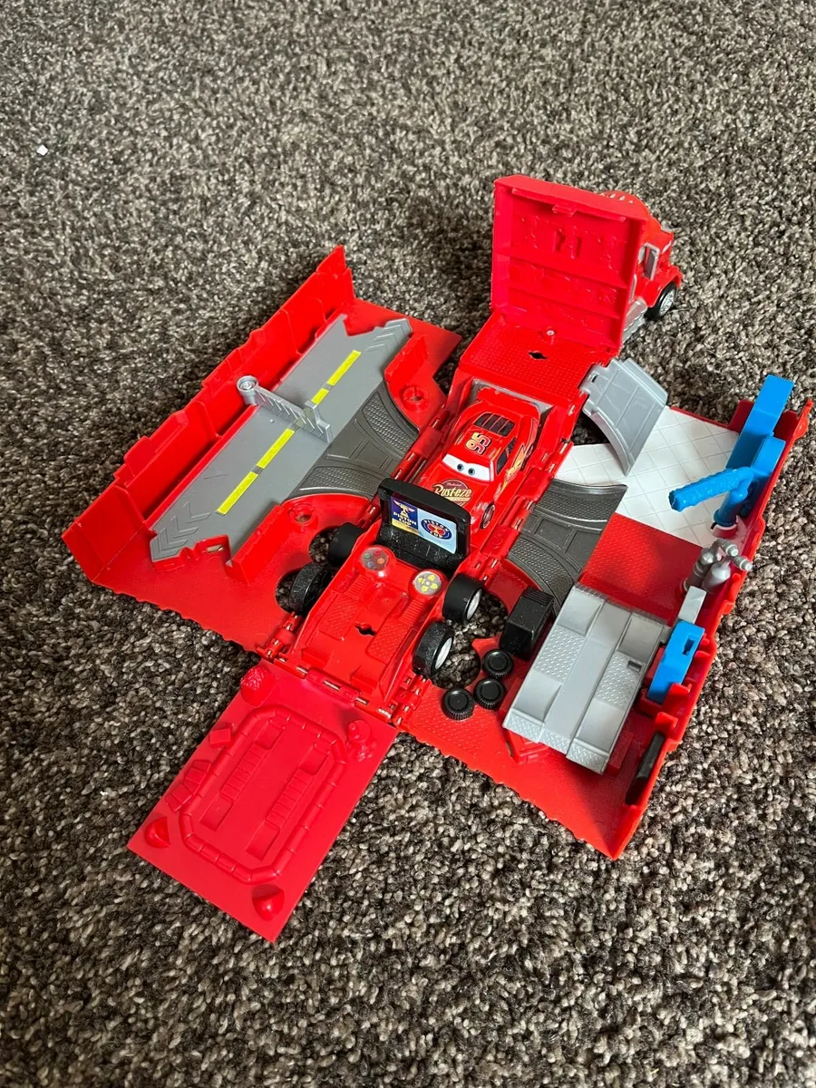 Disney Cars/Lightning McQueen Toys - Image 3