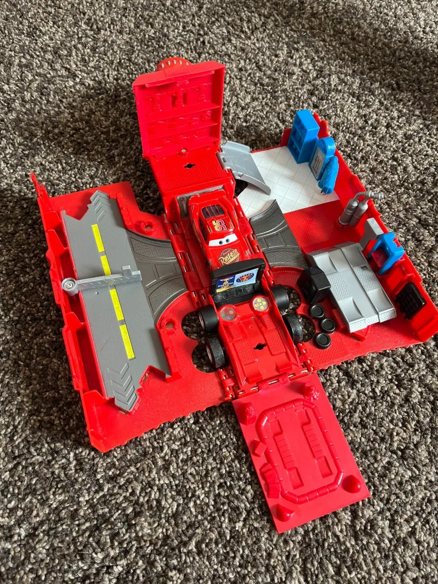 Disney Cars/Lightning McQueen Toys - Image 4