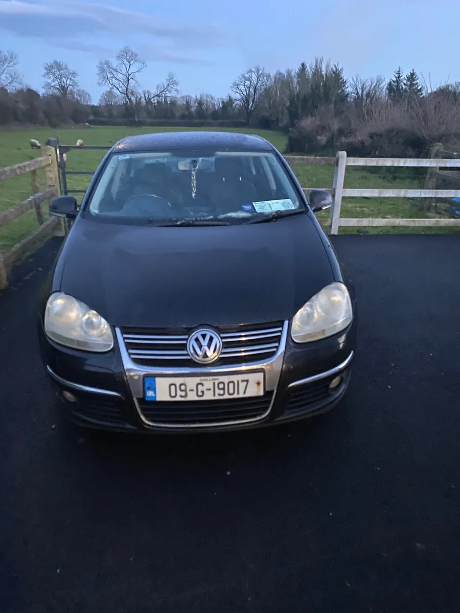 Volkswagen Jetta 2009 - Image 2