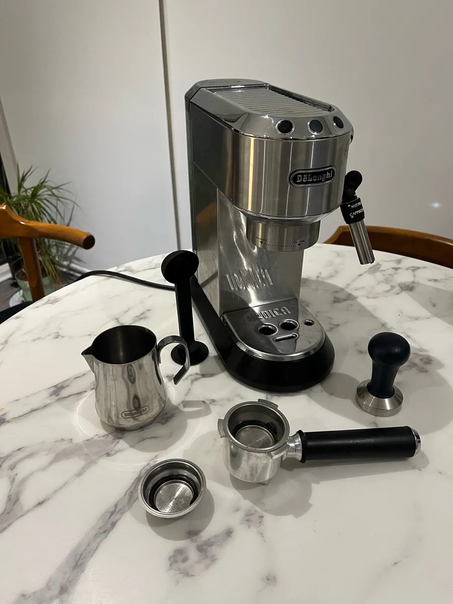 Delonghi Dedica coffee machine - Image 1