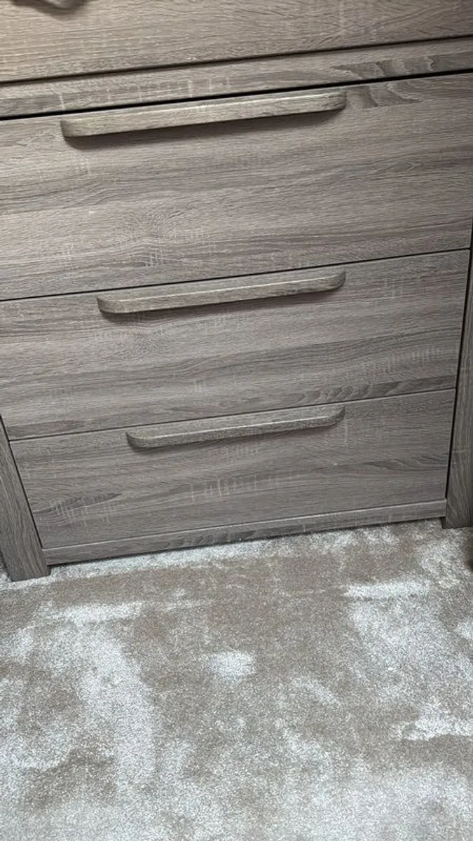 3 piece mamma and papa's set. Cot, wardrobe and chest of drawers. Perfect condition - Image 2