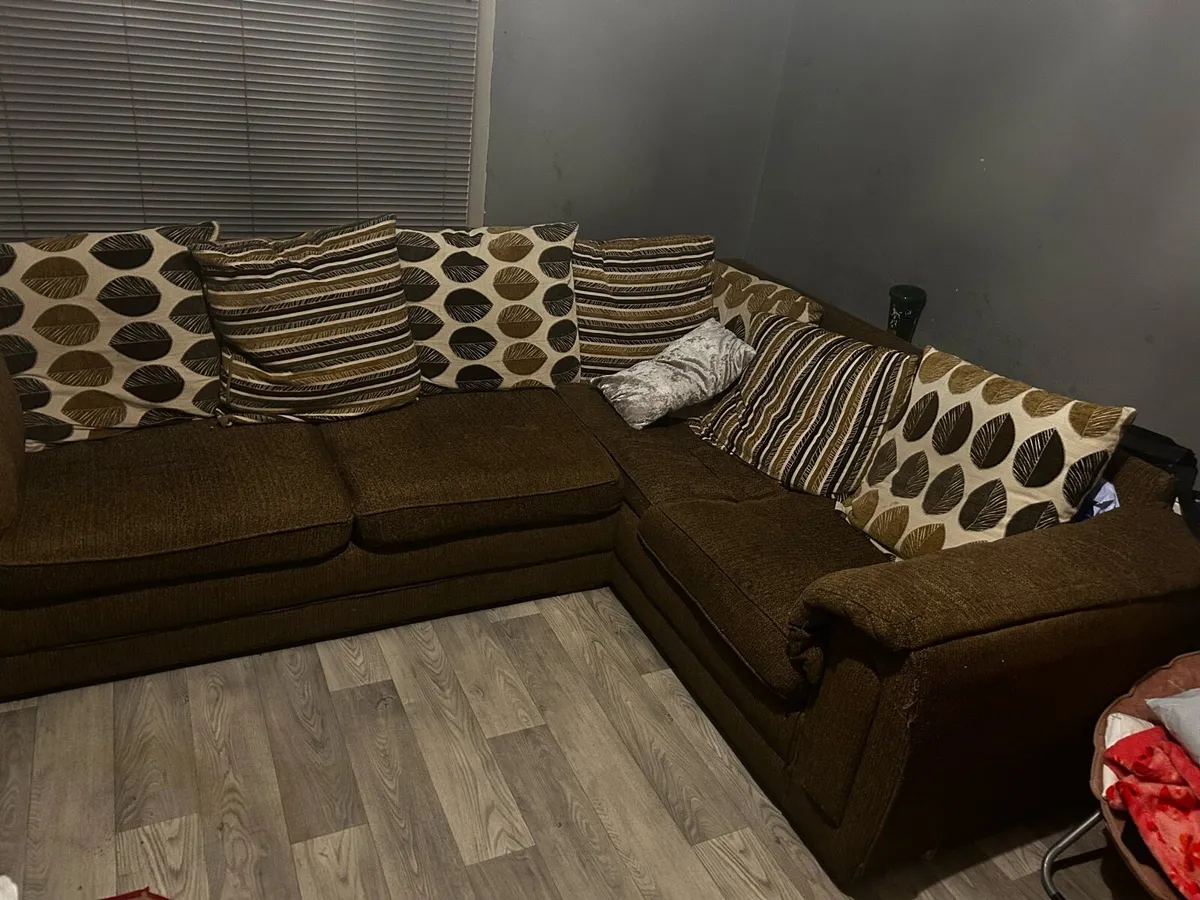 Corner couch free - Image 2