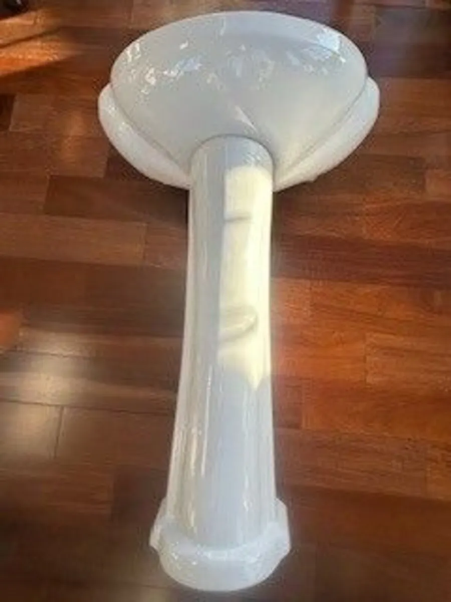 Wash Hand Basin + Pedestal (white) including taps - Image 1