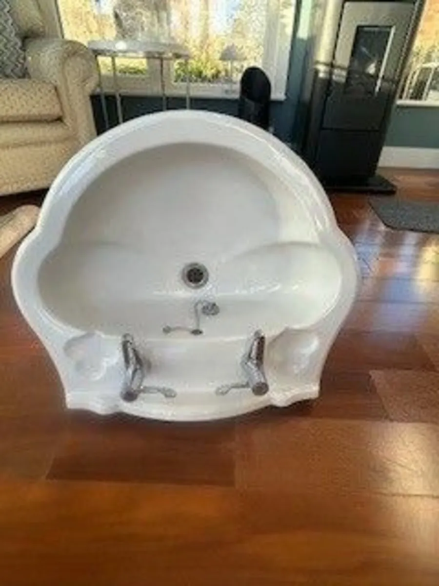 Wash Hand Basin + Pedestal (white) including taps - Image 2